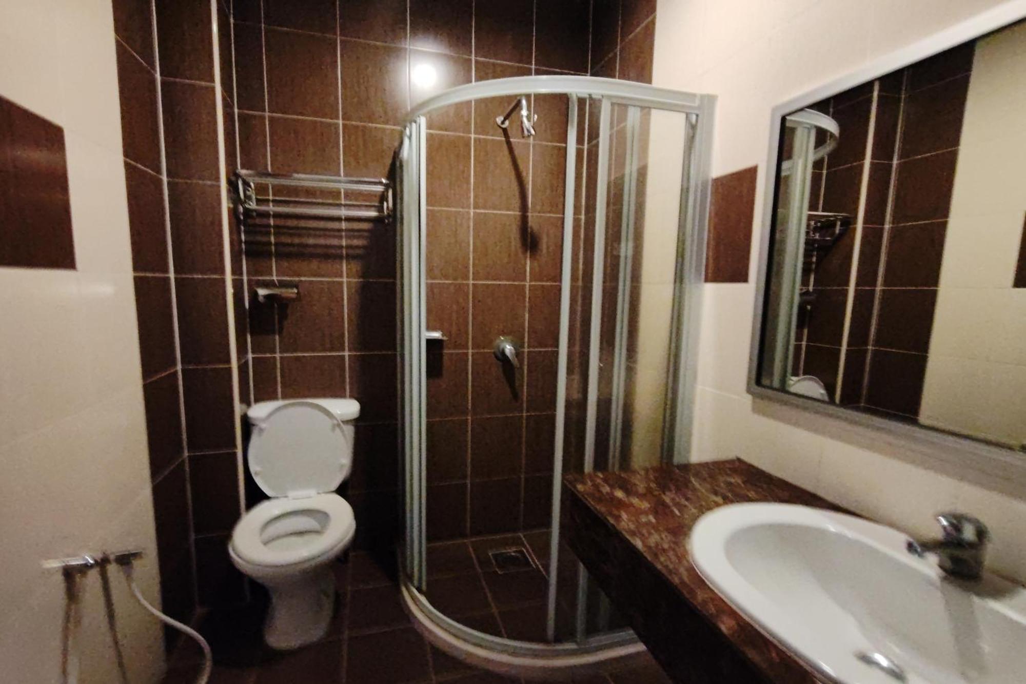 ברינצ'אנג Iris House Hotel מראה חיצוני תמונה