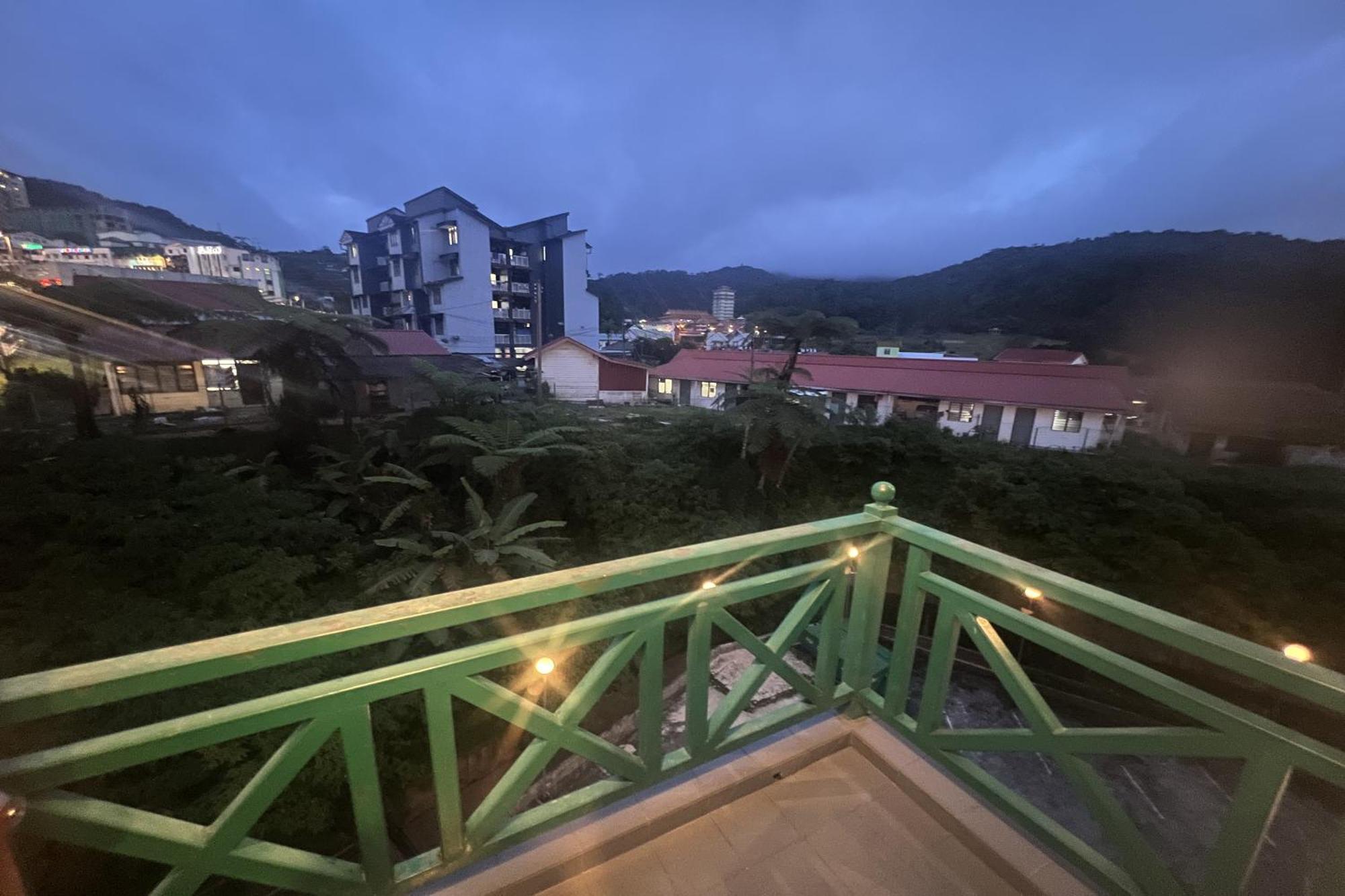 ברינצ'אנג Iris House Hotel מראה חיצוני תמונה